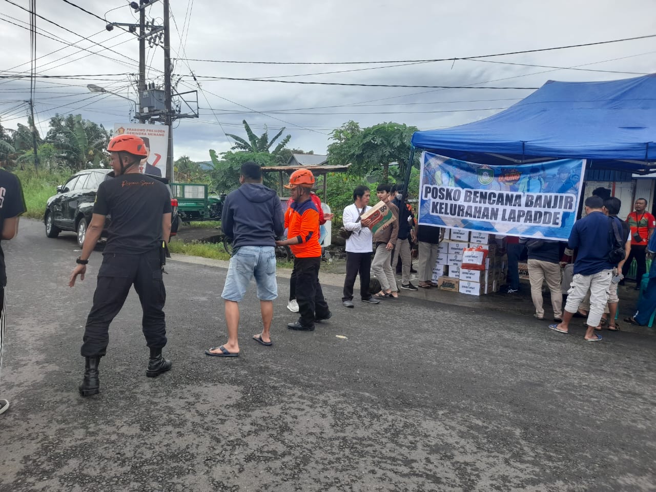 Sekretariat DPRD Parepare Turut Berbagi Bantuan Kepada Korban Terdampak Banjir